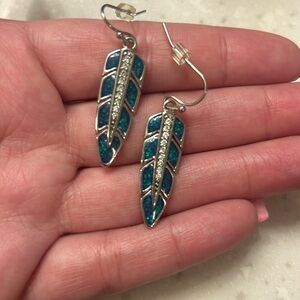 Montana Silversmiths Hawk Feather Opa earrings